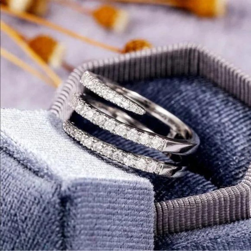 NEW 925 STERLING SILVER RING, CUTE RING, SHINY RING. - Picture 3 of 7